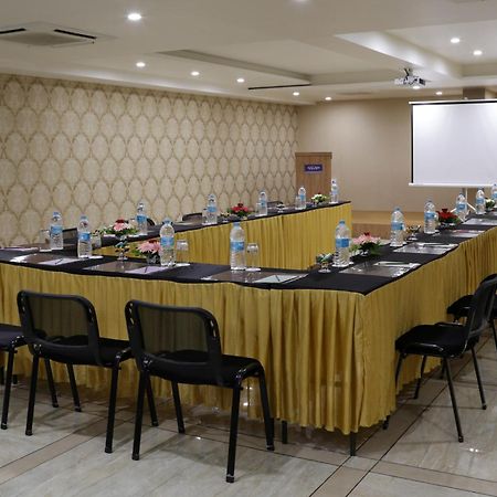 Grand Kailash Hotel Аурангабад Экстерьер фото
