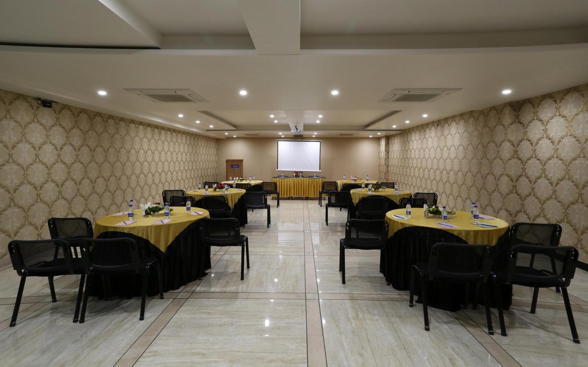 Grand Kailash Hotel Аурангабад Экстерьер фото